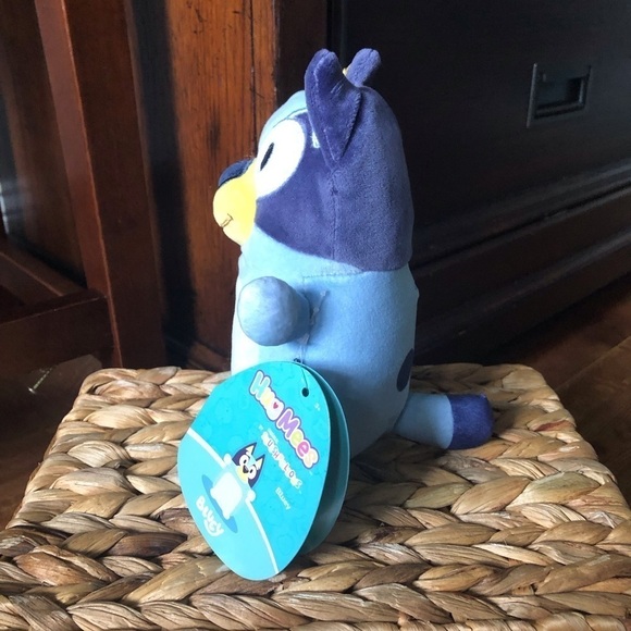 Squishmallows Hug Mees: Bluey 5” - Picture 4 of 7